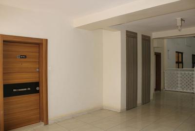 5 Bed Apartment with En Suite in Parklands - 2