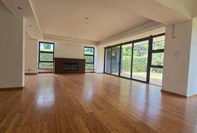 4 Bed House with En Suite in Garden Estate - 3