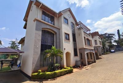 5 Bed Townhouse with En Suite in Lavington - 3