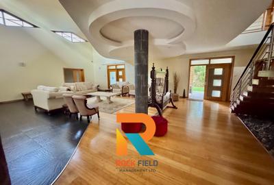 5 Bed Townhouse with En Suite in Kyuna