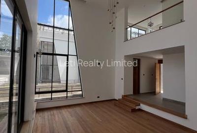 5 Bed Townhouse with En Suite in Lavington - 2