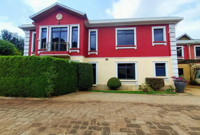 5 Bed House with En Suite in Lavington