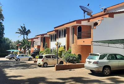 5 Bed Townhouse with En Suite in Lavington