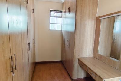 3 Bed Apartment with En Suite in Riverside