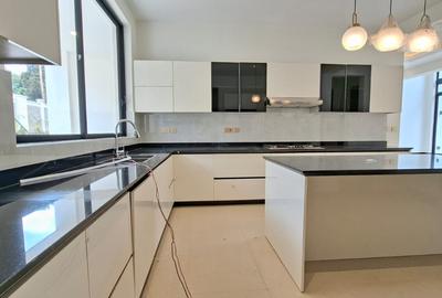 6 Bed Villa with En Suite at Peponi - 4