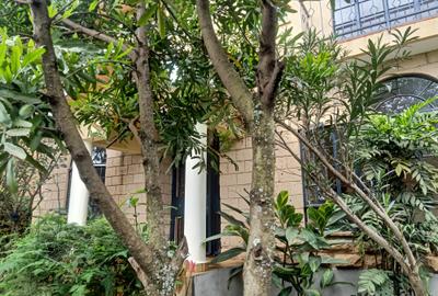 4 Bed Townhouse with En Suite at Isk - 4