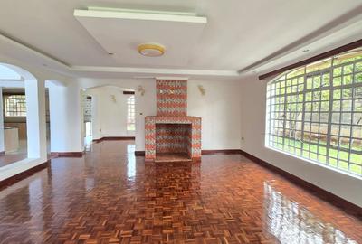 5 Bed House with En Suite in Runda