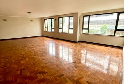 3 Bed Apartment with En Suite in Riverside - 4