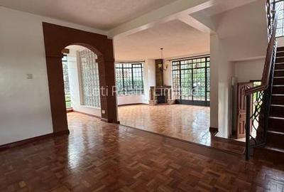 5 Bed Townhouse with En Suite in Lavington - 3