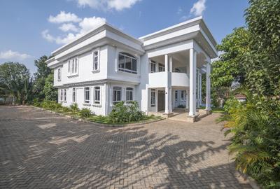 5 Bed Villa with En Suite in Runda - 2