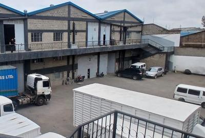 10,500 ft² Warehouse with Parking in Industrial Area