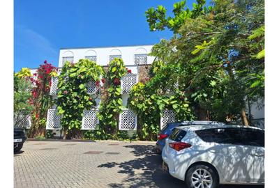 4 Bed Villa with En Suite in Nyali Area