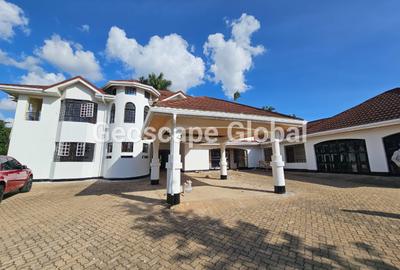 5 Bed House with En Suite in Nyari