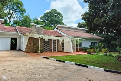 4 Bed House with En Suite at Rosslyn - 4