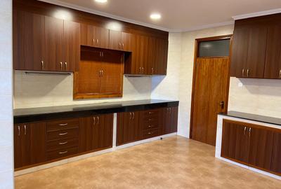 5 Bed House with En Suite in Runda - 4