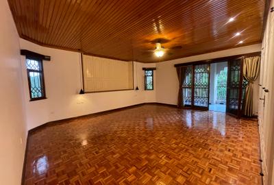 5 Bed House with En Suite in Runda - 4