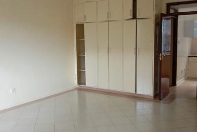 3 Bed Apartment with En Suite in Westlands Area - 2