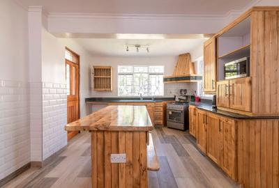 4 Bed Apartment with En Suite in Riverside