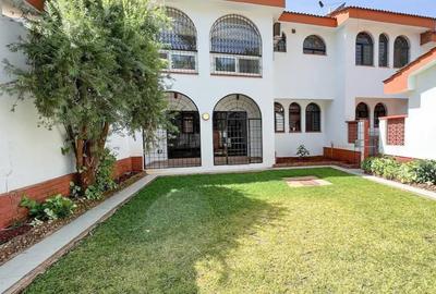 6 Bed Townhouse with En Suite in Lavington