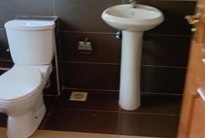 5 Bed Townhouse with En Suite in Lavington - 4