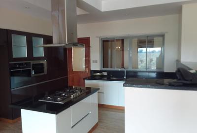 Serviced 3 Bed Apartment with En Suite in Kileleshwa