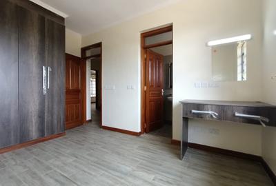 4 Bed Townhouse with En Suite at Kimbo