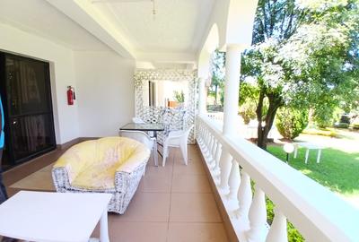 1 Bed House with En Suite in Nyari