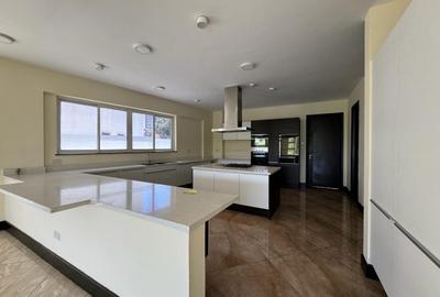 4 Bed Apartment with En Suite in General Mathenge - 3