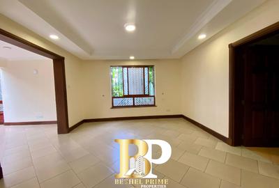 5 Bed Townhouse with En Suite in Spring Valley