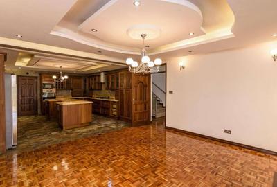 4 Bed House with En Suite in Runda - 3