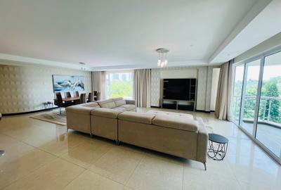 Serviced 3 Bed Apartment with En Suite at Riverside