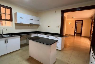 4 Bed Townhouse with En Suite at Kyuna - 2
