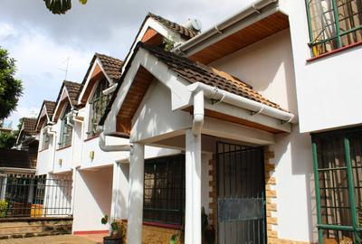 5 Bed Villa with En Suite in Lavington