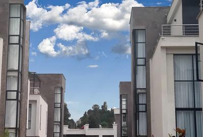 5 Bed Townhouse with En Suite in Kitisuru