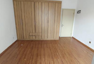 3 Bed Apartment with En Suite in Kileleshwa