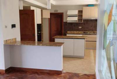 4 Bed Apartment with En Suite at Riverside - 3
