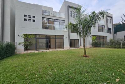5 Bed House with En Suite in Lavington