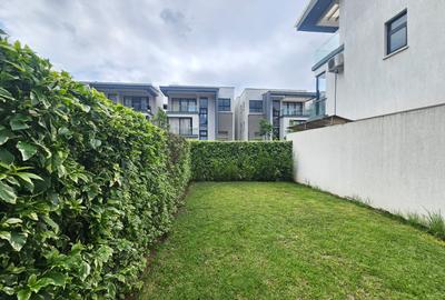 5 Bed Townhouse with En Suite in Lavington - 3