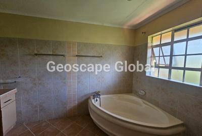 4 Bed House with En Suite in Runda