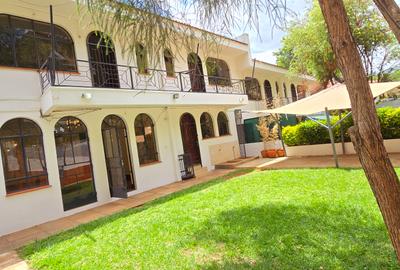 5 Bed Townhouse with En Suite at Riverside Drive - 2