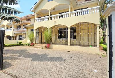 4 Bed Townhouse with En Suite at Chalbi Drive