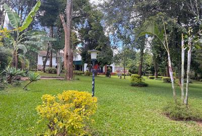 7 Bed House with En Suite in Runda