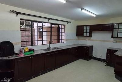 5 Bed Townhouse with En Suite in Lavington