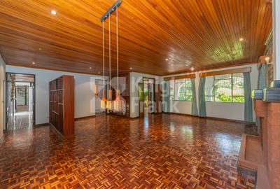 10 Bed House with Garden at Rosslyn Lone Tree