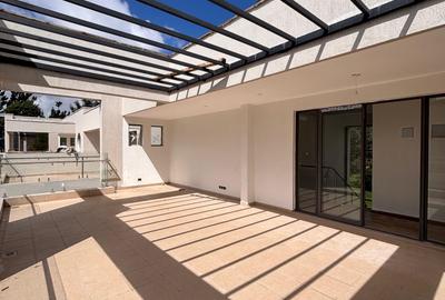 6 Bed Townhouse with En Suite in Lavington - 4