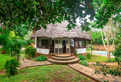 5 Bed Villa with En Suite in Malindi