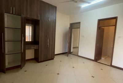 Serviced 4 Bed Apartment with En Suite in Nyali Area - 2