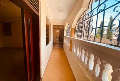 3 Bed Apartment with En Suite at Links Road - 3