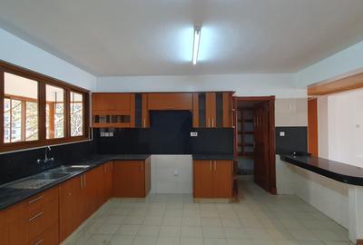 3 Bed Apartment with En Suite at Church Rd - 4