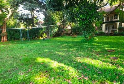 5 Bed House with En Suite in Nyari